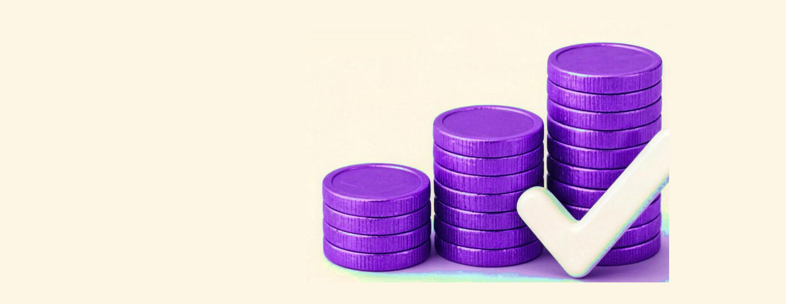 우리카드현금화 동전과 체크 표시가 놓인 다음머니 진행 순서 안내 이미지
